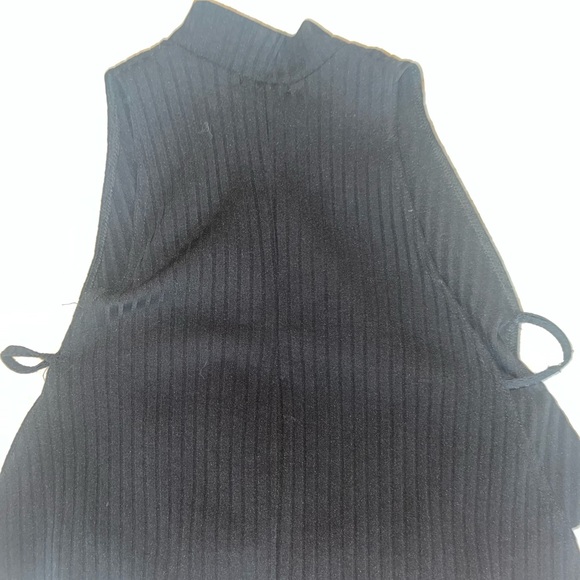 prettylittlething open sides black mock neck top - Picture 4 of 6